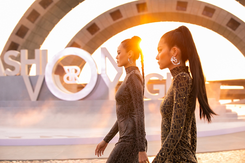 Show diễn mãn nhãn của Chung Thanh Phong dưới ánh hoàng hôn mở màn Fashion Voyage - Ảnh 2.