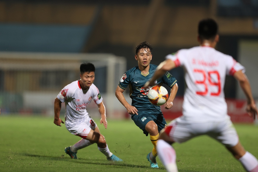 V-League lại nóng vì... "Vua" - Ảnh 1. V-League lại nóng vì... "Vua" - Ảnh 1.