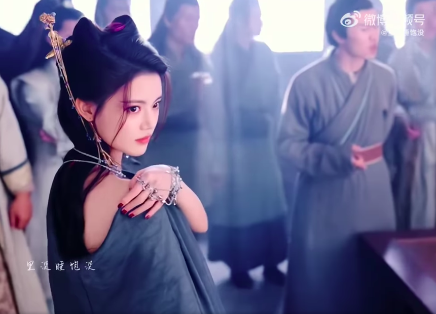 Nữ phụ gây chấn động 'Trường nguyệt tẫn minh': Đẹp lấn át Bạch Lộc, sinh năm 2k chỉ cần liếc mắt cũng ra dáng 'hồ ly' - Ảnh 5.