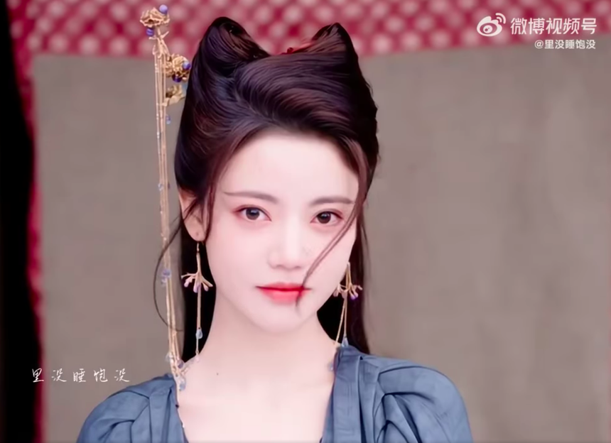 Nữ phụ gây chấn động 'Trường nguyệt tẫn minh': Đẹp lấn át Bạch Lộc, sinh năm 2k chỉ cần liếc mắt cũng ra dáng 'hồ ly' - Ảnh 2.