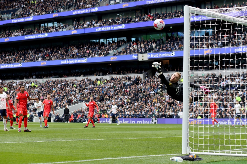 Son Heung Min cứa lòng từ khoảng cách 25m vào lưới Brighton Son Heung Min cứa lòng từ khoảng cách 25m vào lưới Brighton