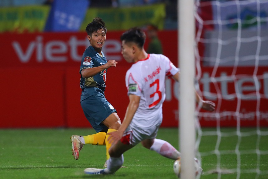 Cùng thắng lớn, HAGL sẽ là đối thủ "cứng cựa" nhất của CLB Hà Nội tranh chức vô địch? - Ảnh 1.