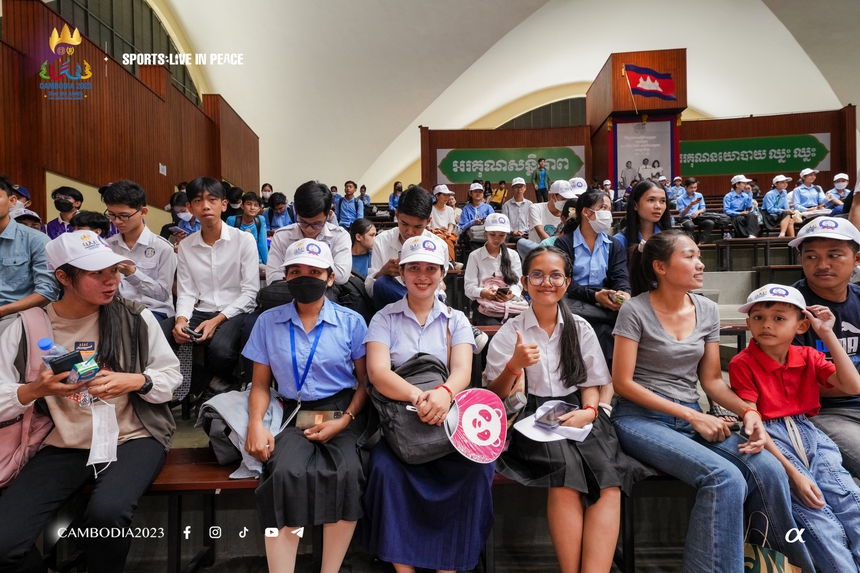 Nữ trọng tài Việt Nam tạo cơn sốt với hình ảnh 'gây thương nhớ' tại SEA Games 32 - Ảnh 7.