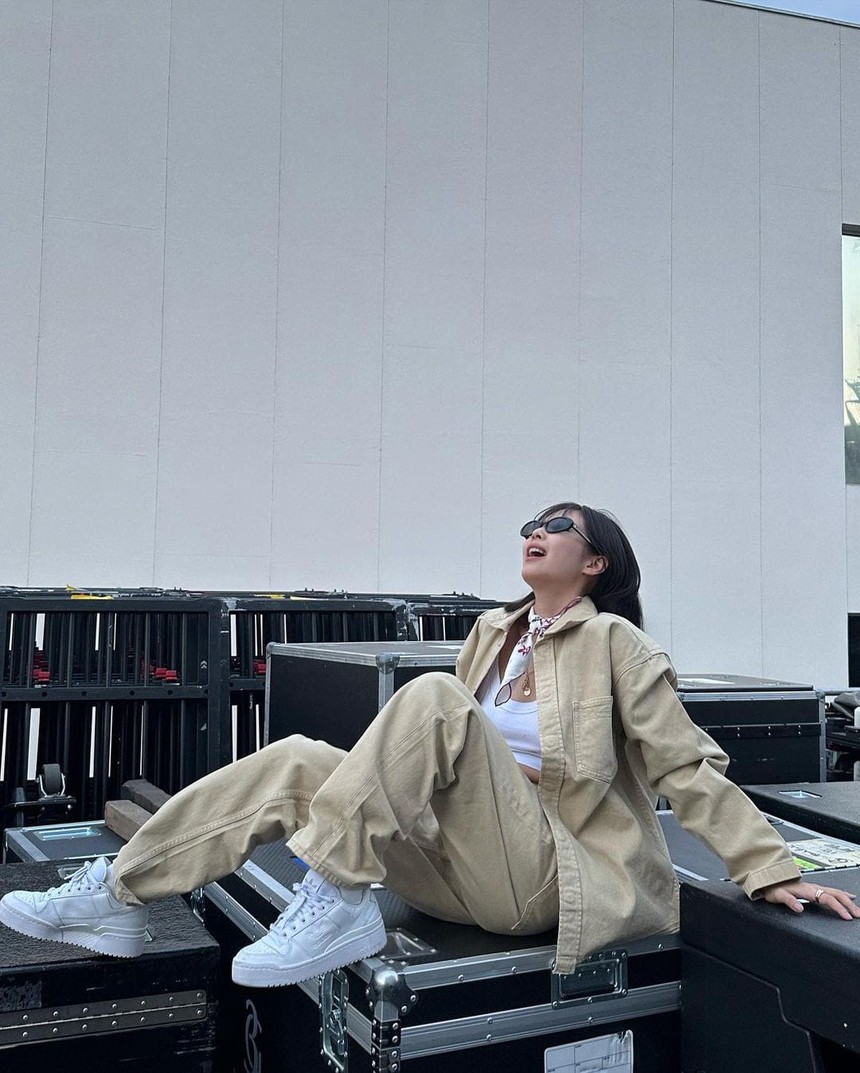 Đại sứ Jennie nhận đại ngộ 'khủng' từ Calvin Klein, sắp ra mắt trang phục limited đứng tên chính mình? - Ảnh 3. Đại sứ Jennie nhận đại ngộ 'khủng' từ Calvin Klein, sắp ra mắt trang phục limited đứng tên chính mình? - Ảnh 3.