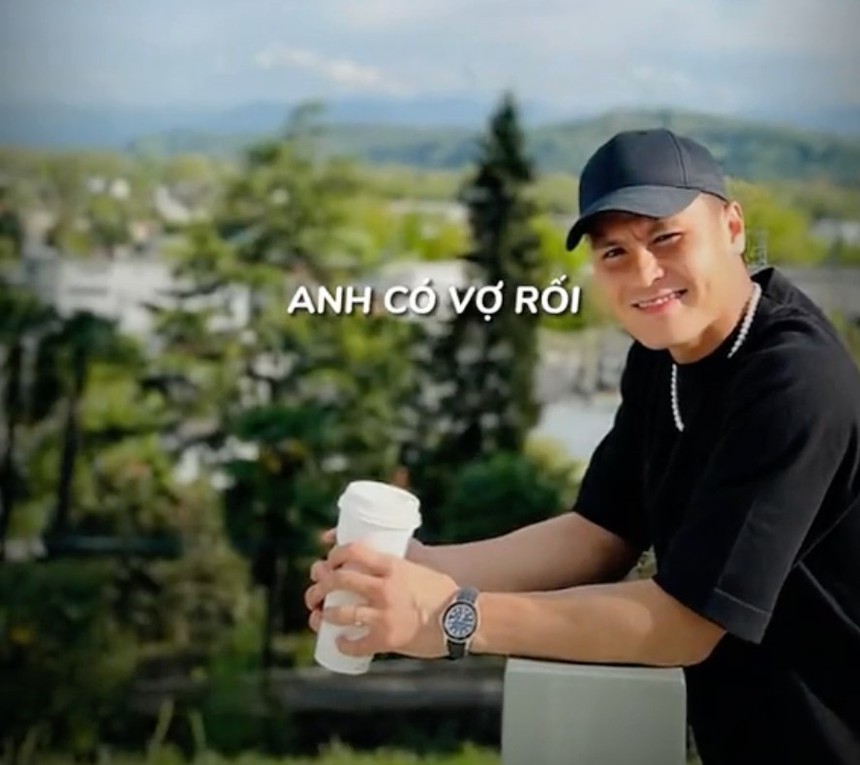 Khi hội cầu thủ đu trend 'anh có vợ rồi': Duy Mạnh, Quang Hải chưa gây sốc bằng nam thần Việt Anh - Ảnh 2. Khi hội cầu thủ đu trend 'anh có vợ rồi': Duy Mạnh, Quang Hải chưa gây sốc bằng nam thần Việt Anh - Ảnh 2.