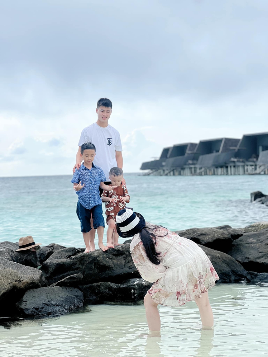 Duy Mạnh chụp ảnh cho vợ bầu Quỳnh Anh thế nào mà từ 27 tuổi biến thành 'quý bà', dìm triệt để nhan sắc - Ảnh 3. Duy Mạnh chụp ảnh cho vợ bầu Quỳnh Anh thế nào mà từ 27 tuổi biến thành 'quý bà', dìm triệt để nhan sắc - Ảnh 3.