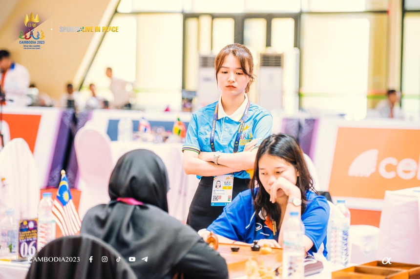 Nữ trọng tài Việt Nam tạo cơn sốt với hình ảnh 'gây thương nhớ' tại SEA Games 32 - Ảnh 3.