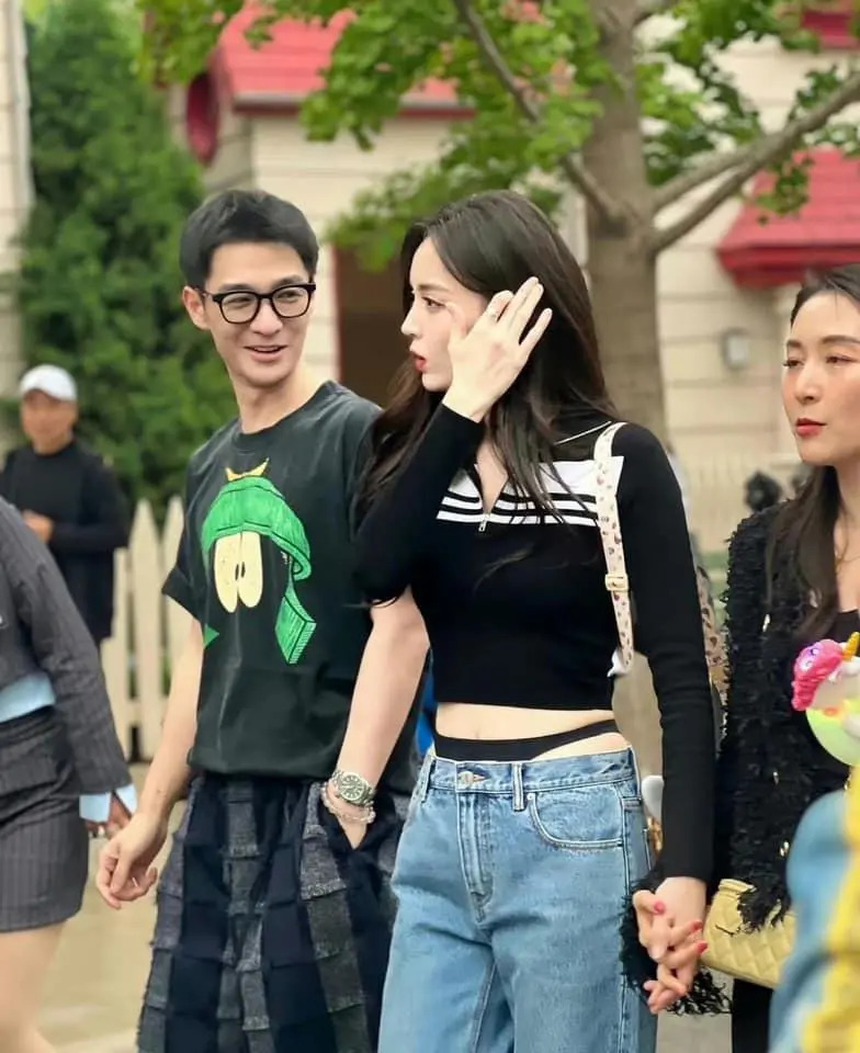 "Nữ hoàng băng giá" Jessica (cựu thành viên SNSD) bị chê cười vì mặc trang phục lộ nội y khiến Cổ Lực Na Trát nhận về cả “rổ gạch đá” - Ảnh 5. "Nữ hoàng băng giá" Jessica (cựu thành viên SNSD) bị chê cười vì mặc trang phục lộ nội y khiến Cổ Lực Na Trát nhận về cả “rổ gạch đá” - Ảnh 5.