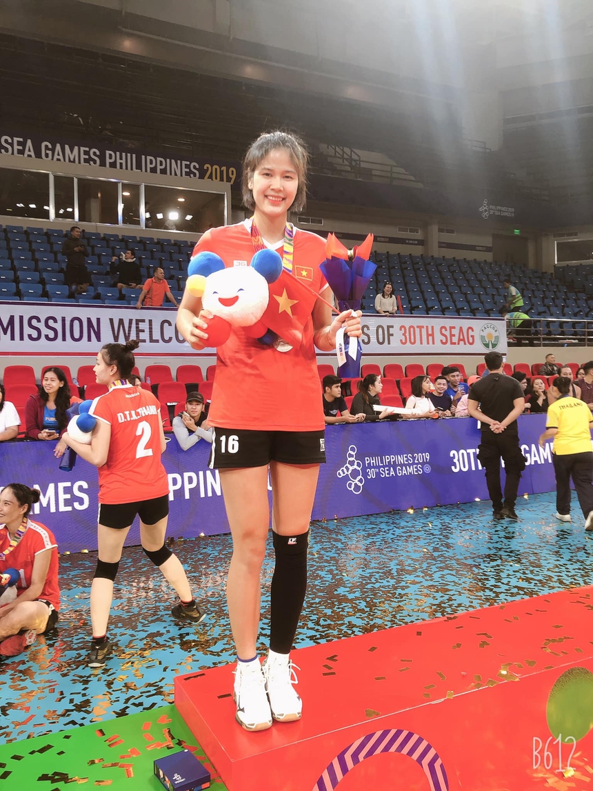 Chân dài bóng chuyền Việt Nam siêu chắn bóng, hạnh phúc viên mãn bên chồng ‘soái ca’ cao trên 1,9m - Ảnh 6.