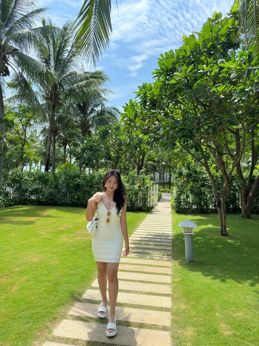 Ái nữ xinh đẹp đọ dáng với khôi bóng chuyền Kim Huệ, hai mẹ con 'mười phân vẹn mười' - Ảnh 2.