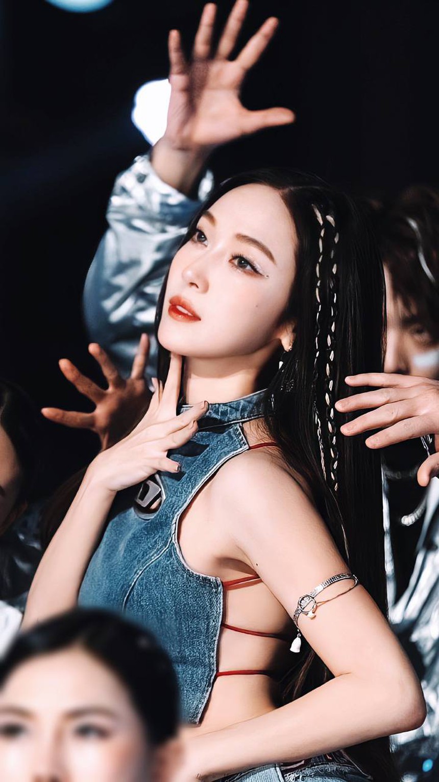 Jessica phản ứng như thế nào khi đàn anh bất ngờ 'vô tri' nhắc tới đồng đội cũ trong SNSD? - Ảnh 6.