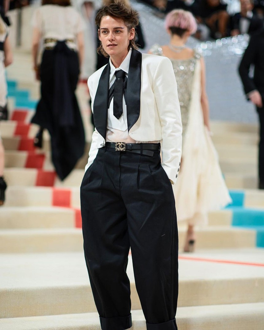 Thảm đỏ Met Gala 2023: Anne Hathaway xứng danh nữ thần, biệt đội châu Á 'ăn đứt' hội IT girl - Ảnh 15.