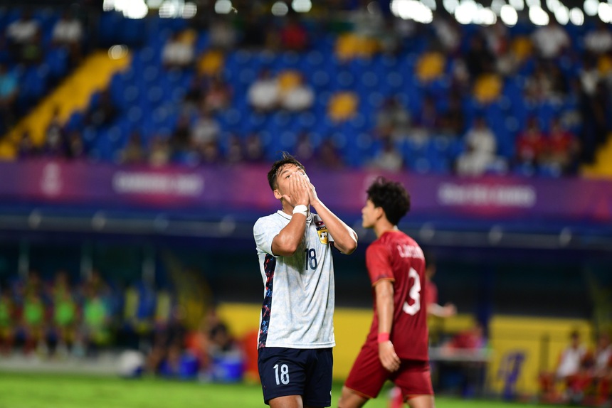 Khởi đầu thất vọng, HLV Troussier vẫn còn khoảng cách diệu vợi với thầy Park - Ảnh 3.