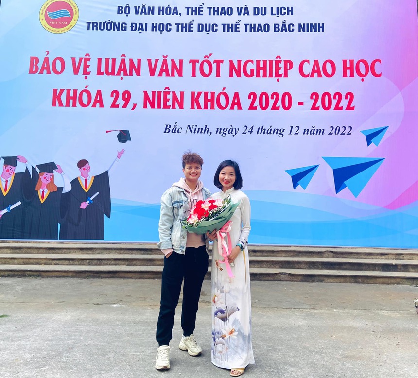 Cuộc sống đời thường của “siêu nhân" điền kinh Nguyễn Thị Oanh: Lúc áp lực thích đi làm nail, về quê vẫn phụ bố mẹ đi cấy đi gặt - Ảnh 3.