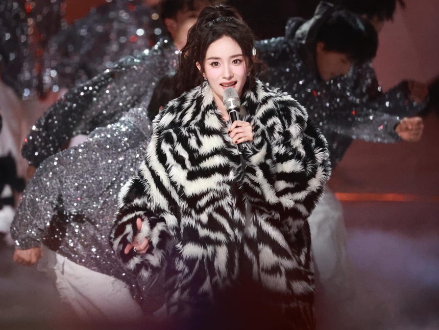 Netizen Trung Quốc so địa vị Chi Pu với sao Hoa ngữ: Hát như... Dương Mịch, chỉ ngang hàng Ngu Thư Hân - Ảnh 2.