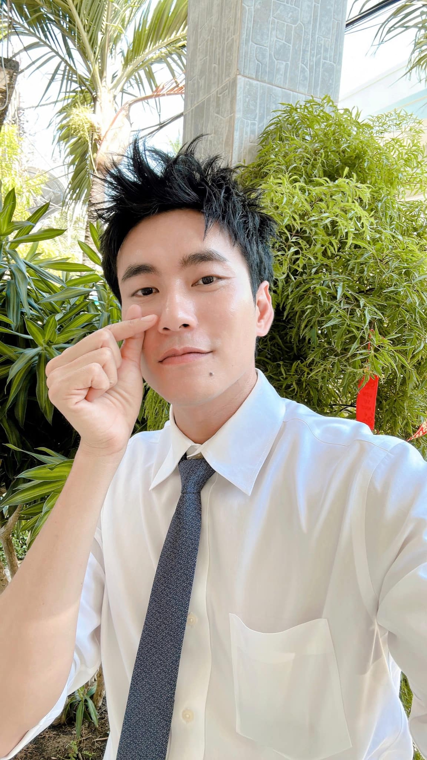 Kiều Minh Tuấn khoe body tại phòng tập, vẻ ngoài lột xác hậu chia tay - Ảnh 4.