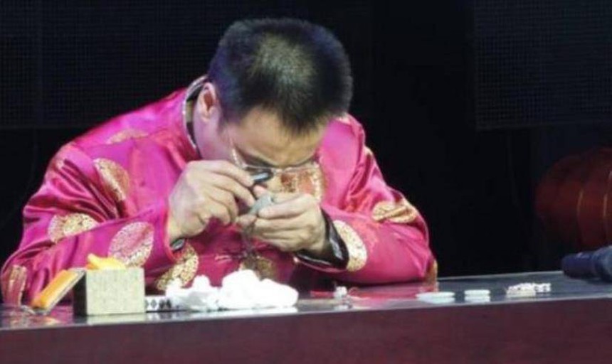 Mang vòng cổ ngọc đeo suốt 10 năm đi thẩm định, cô gái run rẩy khi nghe chuyên gia phán một câu: "Cô lấy dũng khí ở đâu?!" - Ảnh 3.