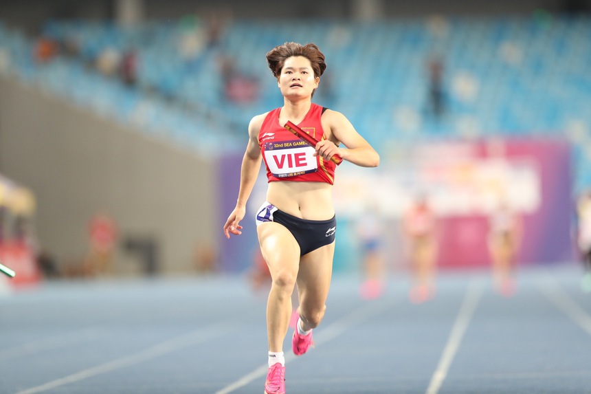 'Nữ hoàng tốc độ' Tú Chinh tái xuất sau chấn thương giúp điền kinh Việt Nam 'hái' huy chương - Ảnh 3.