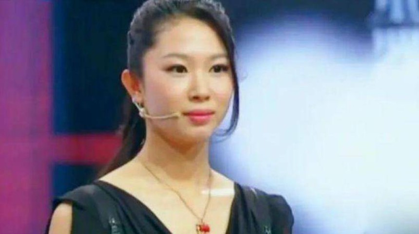 Mang vòng cổ ngọc đeo suốt 10 năm đi thẩm định, cô gái run rẩy khi nghe chuyên gia phán một câu: "Cô lấy dũng khí ở đâu?!" - Ảnh 1.