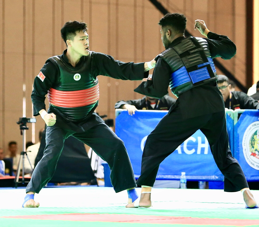 Võ sĩ Việt áp đảo khiến đối thủ phải nhận số điểm âm, giành HCV SEA Games đầy thuyết phục - Ảnh 1. Võ sĩ Việt áp đảo khiến đối thủ phải nhận số điểm âm, giành HCV SEA Games đầy thuyết phục - Ảnh 1.