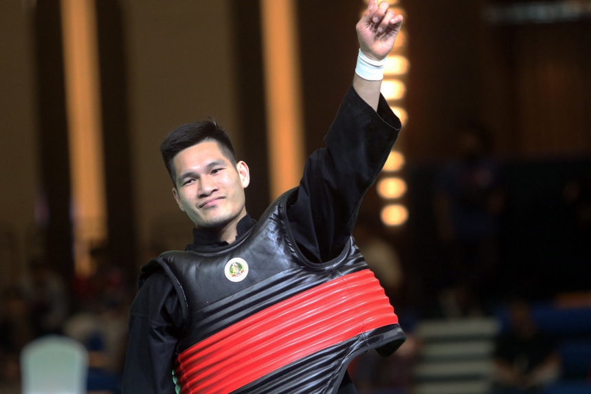 Đánh một trận đẳng cấp thế giới, võ sĩ Việt Nam đoạt HCV theo kịch bản thót tim - Ảnh 2. Đánh một trận đẳng cấp thế giới, võ sĩ Việt Nam đoạt HCV theo kịch bản thót tim - Ảnh 2.