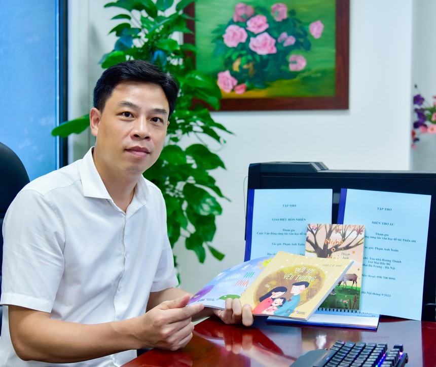 Gặp lại các tác giả được đưa vào sách giáo khoa - Nhà thơ Phạm Anh Xuân: 'Mỗi khi viết, tôi như được trở thành trẻ con' - Ảnh 1.