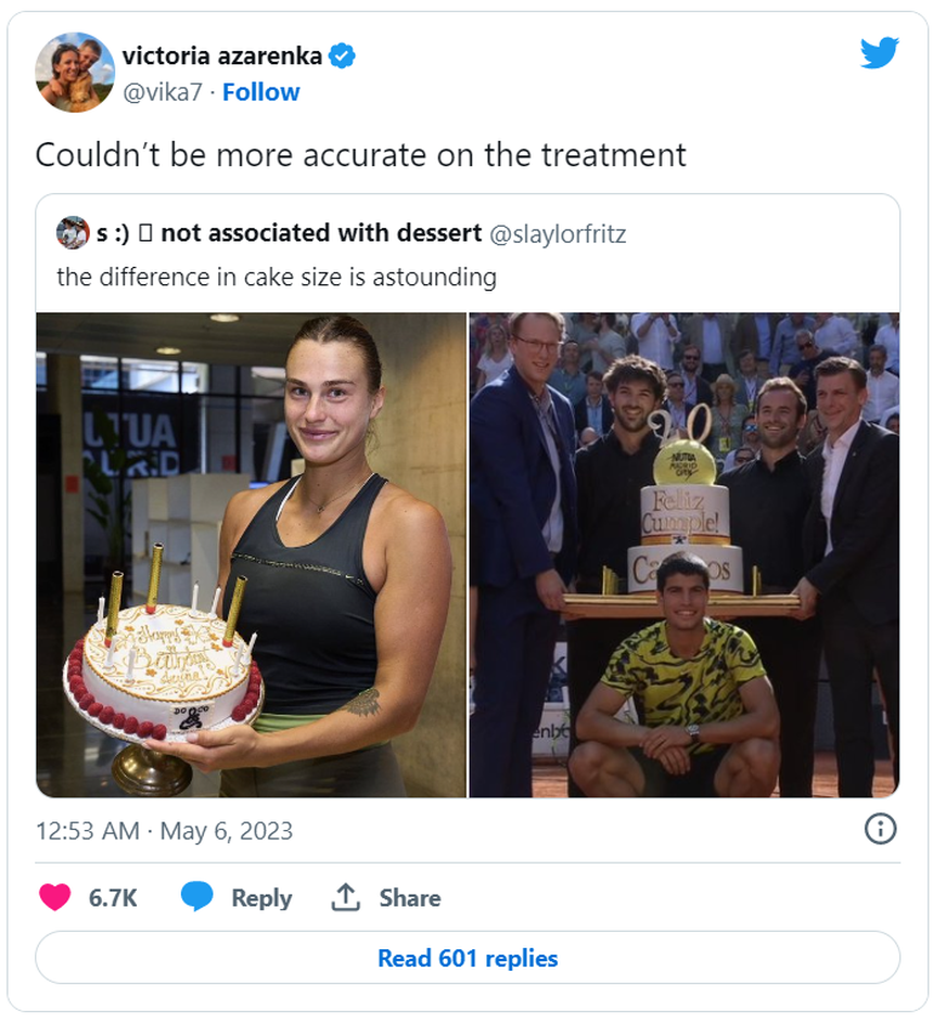 Giải quần vợt nổi tiếng bị chỉ trích vì trang phục của người mẫu nhặt bóng trong trận chung kết nam - Ảnh 4. Giải quần vợt nổi tiếng bị chỉ trích vì trang phục của người mẫu nhặt bóng trong trận chung kết nam - Ảnh 4.