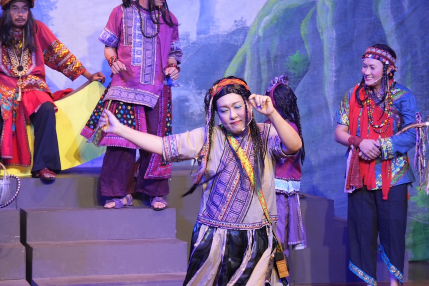 Cười rồi suy ngẫm cùng 'Bí mật giếng làng Khủm' - Ảnh 1.