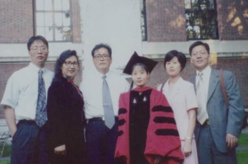 Nuôi dạy 6 con đỗ đại học top đầu thế giới, tên tuổi lẫy lừng, dấn thân vào giới thượng lưu, ông bố có 3 bí quyết "nhỏ nhưng có võ" - Ảnh 5.