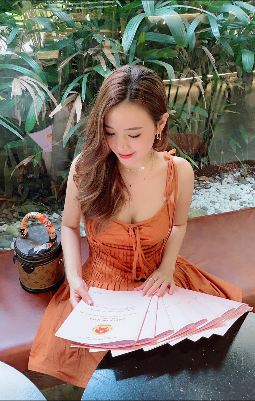 Nữ 'đại gia ngầm' của Vbiz: Sở hữu tài sản 'khủng' ở tuổi 34, gây choáng khi 1 lúc mua 3 căn nhà sau khi chia tay - Ảnh 5. Nữ 'đại gia ngầm' của Vbiz: Sở hữu tài sản 'khủng' ở tuổi 34, gây choáng khi 1 lúc mua 3 căn nhà sau khi chia tay - Ảnh 5.