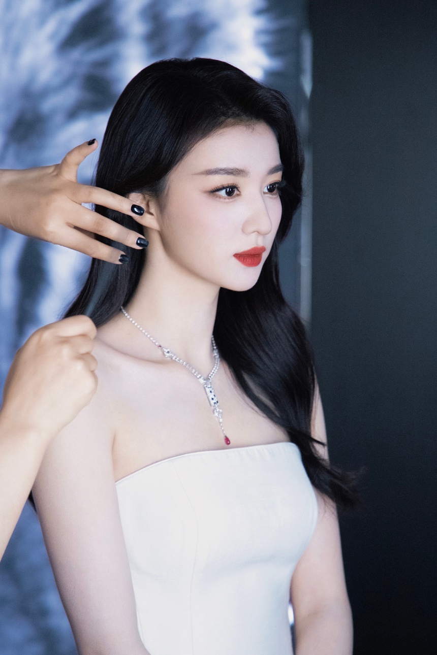 Mỹ nhân mới nổi Vương Sở Nhiên: ‘Tiểu Lưu Diệc Phi’ bị bóc hẹn hò với nam thần C-biz - Ảnh 4. Mỹ nhân mới nổi Vương Sở Nhiên: ‘Tiểu Lưu Diệc Phi’ bị bóc hẹn hò với nam thần C-biz - Ảnh 4.