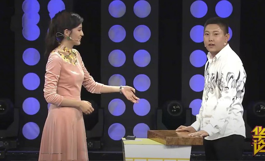 Chàng trai đem quạt lông vũ của Gia Cát Lượng đi kiểm định, chuyên gia giật mình: "Giá không dưới 30 tỷ đồng nhưng bán sẽ gặp đại họa" - Ảnh 1. Chàng trai đem quạt lông vũ của Gia Cát Lượng đi kiểm định, chuyên gia giật mình: "Giá không dưới 30 tỷ đồng nhưng bán sẽ gặp đại họa" - Ảnh 1.