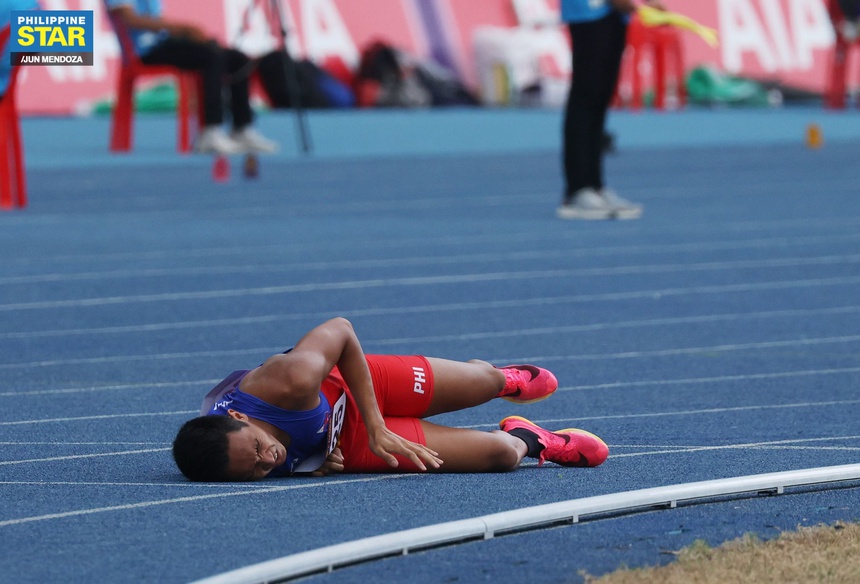 Cảm phục VĐV từ chối bỏ cuộc dù bị chấn thương trên đường chạy, nỗ lực dùng hết sức bò qua vạch đích - Ảnh 6.