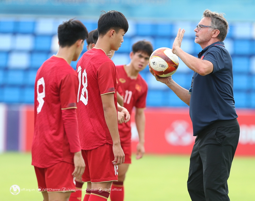 U22 Việt Nam có hành động tinh quái, quyết giấu bài trước khi chạm trán U22 Thái Lan - Ảnh 1. U22 Việt Nam có hành động tinh quái, quyết giấu bài trước khi chạm trán U22 Thái Lan - Ảnh 1.