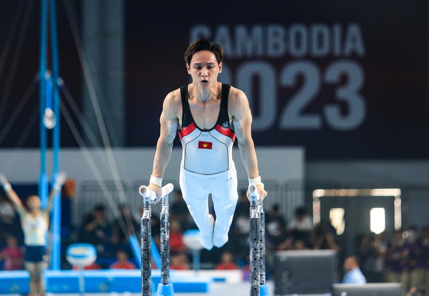 'Nam thần' thể dục dụng cụ Đinh Phương Thành xác lập kỷ lục giành HCV ở 5 kỳ SEA Games liên tiếp - Ảnh 3.