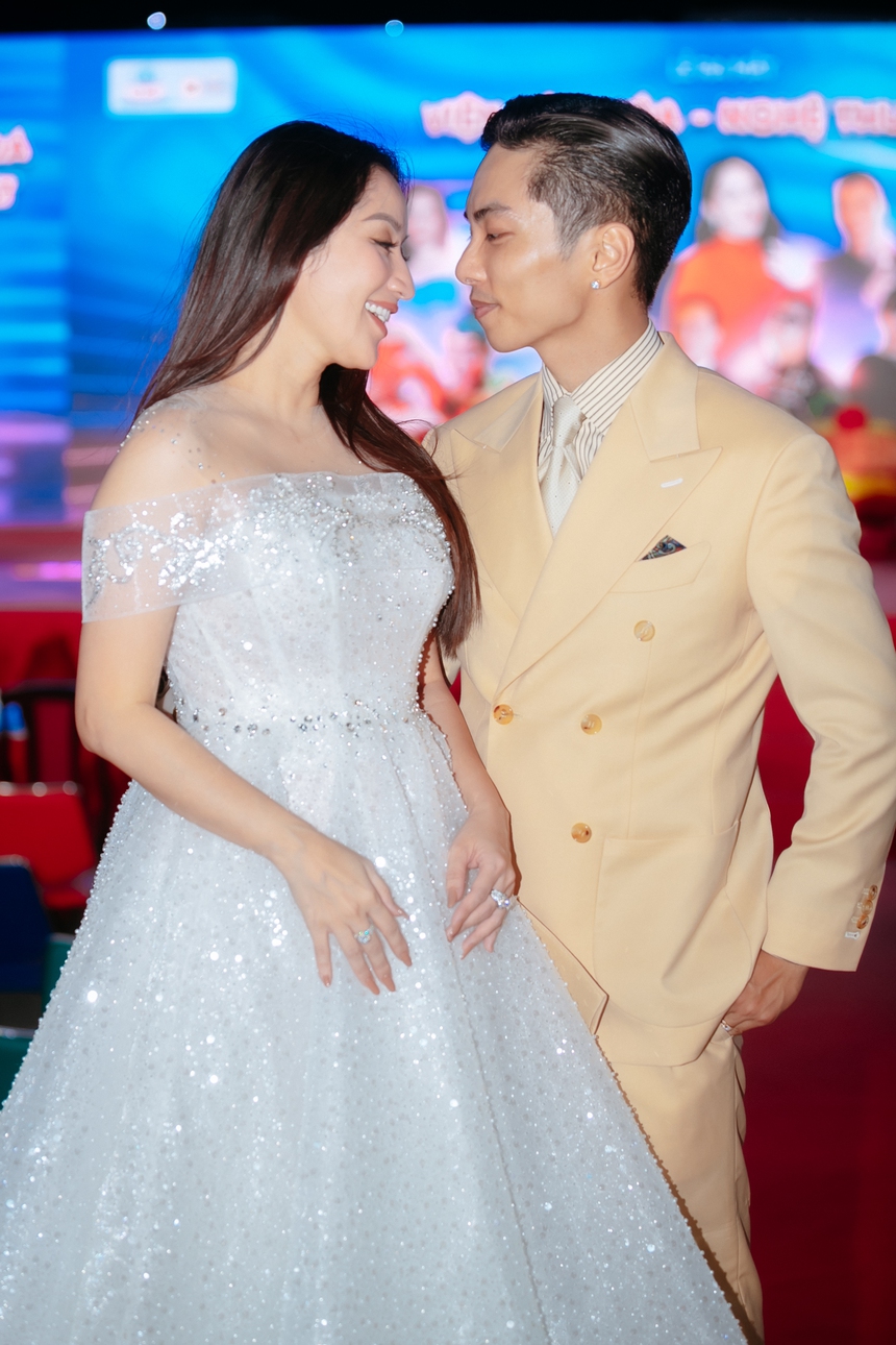 Khánh Thi khoe sắc rạng rỡ ở tháng thứ 5 thai kì, Du Uyên lộ diện khác lạ tại sự kiện - Ảnh 5. Khánh Thi khoe sắc rạng rỡ ở tháng thứ 5 thai kì, Du Uyên lộ diện khác lạ tại sự kiện - Ảnh 5.