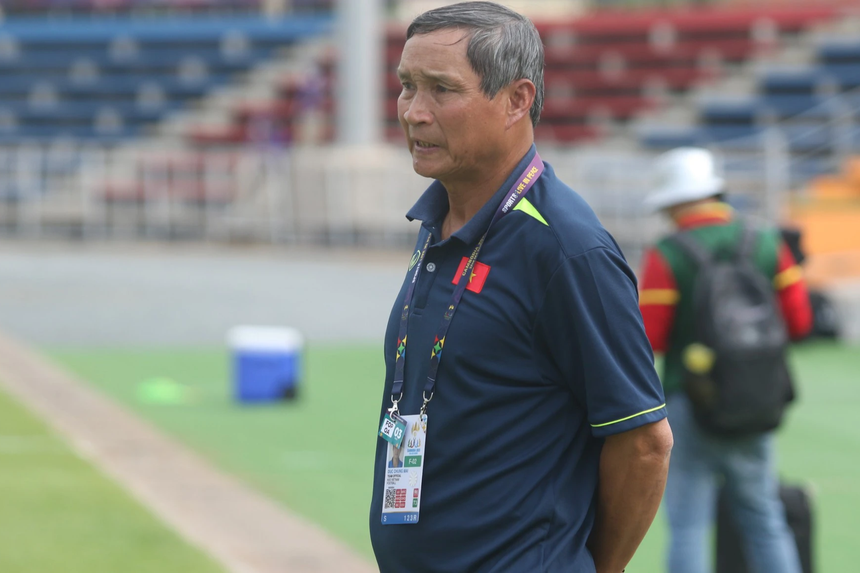 HLV Mai Đức Chung: ‘Tôi đánh giá cao tuyển Campuchia không khác gì Thái Lan’ - Ảnh 1. HLV Mai Đức Chung: ‘Tôi đánh giá cao tuyển Campuchia không khác gì Thái Lan’ - Ảnh 1.