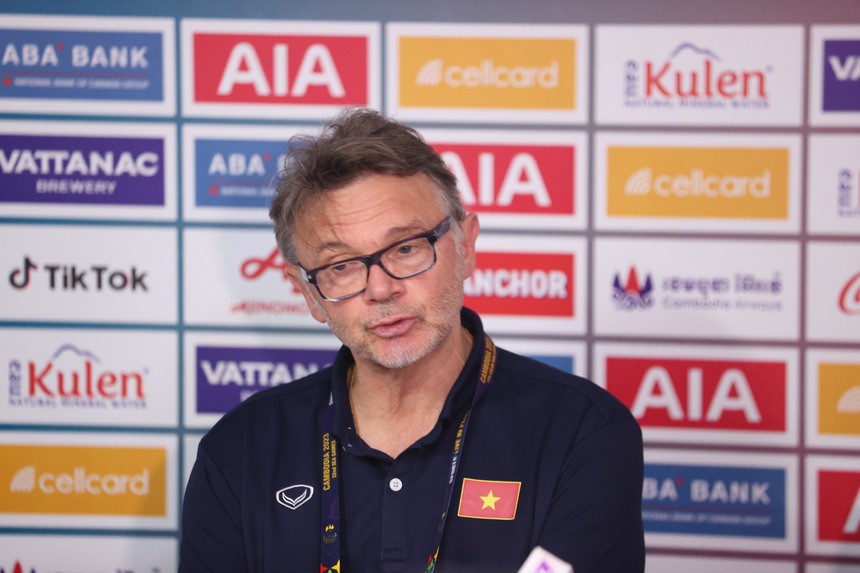 HLV Troussier: 'Tôi tự hào về quyết tâm của toàn đội' - Ảnh 2.