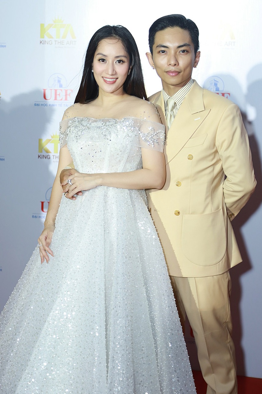 Khánh Thi tiết lộ bố mẹ chồng không tin chuyện mang thai lần 3 cho đến khi bụng to và ốm nghén - Ảnh 2.