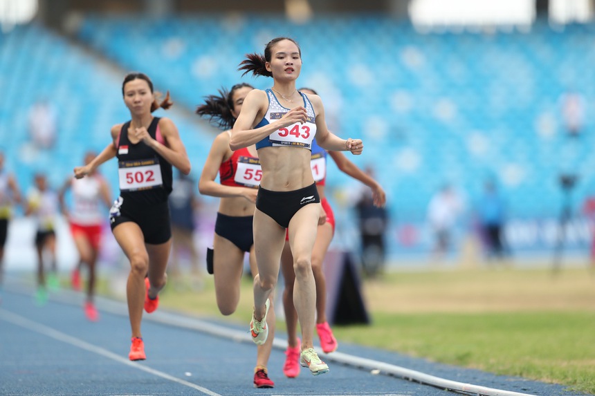 Màn nước rút thần tốc giúp mẹ một con Nguyễn Thị Huyền đem HCV về cho điền kinh Việt Nam  - Ảnh 6.