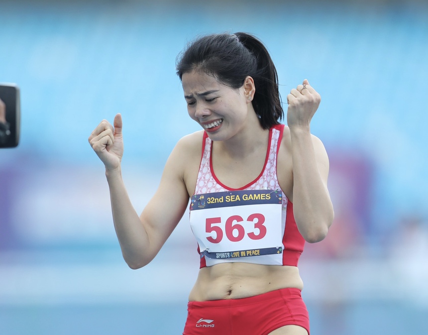 Màn nước rút thần tốc giúp mẹ một con Nguyễn Thị Huyền đem HCV về cho điền kinh Việt Nam  - Ảnh 1.