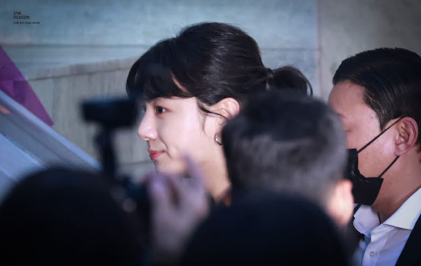 Loạt ảnh chưa chỉnh sửa đẹp nao lòng của Jungkook BTS tại một sự kiện gần đây của Jennie Blackpink - Ảnh 6.