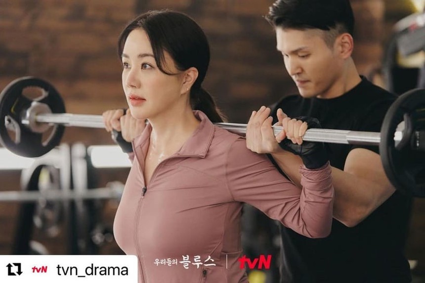 "Madonna xứ Hàn" 53 tuổi tiết lộ bí quyết giữ thân hình gợi cảm vượt mặt nhiều nữ idol trẻ - Ảnh 5. "Madonna xứ Hàn" 53 tuổi tiết lộ bí quyết giữ thân hình gợi cảm vượt mặt nhiều nữ idol trẻ - Ảnh 5.