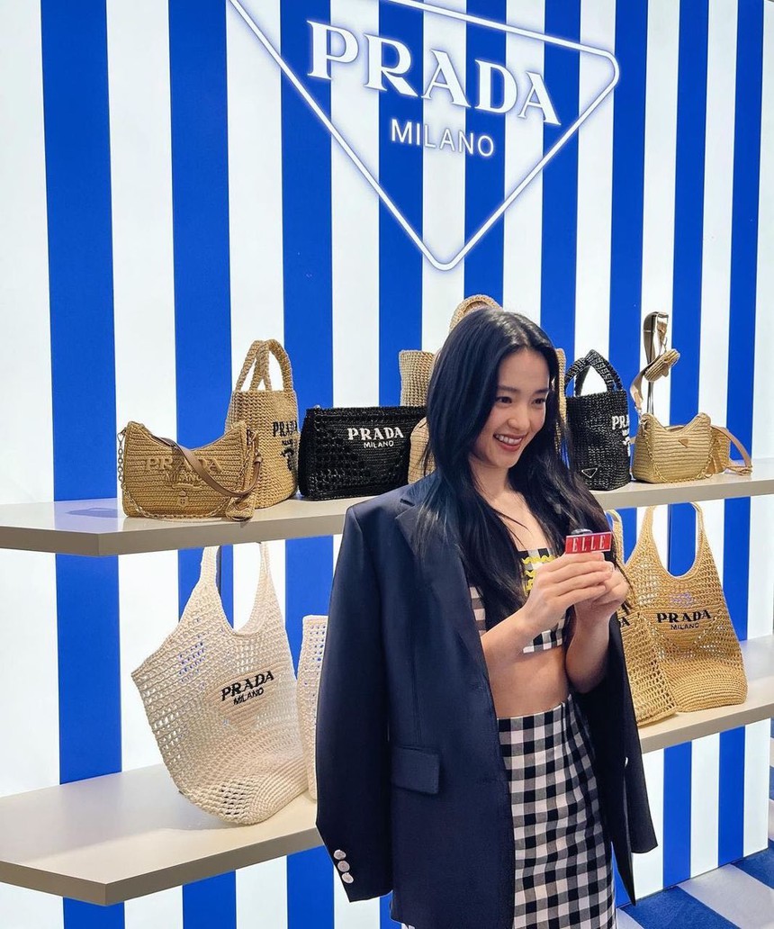 4 Đại sứ Prada đọ sắc tại event pop-up store tại Seoul, Somi xinh như búp bê, Song Kang và Jaehyun ai là người bảnh hơn?  - Ảnh 12.