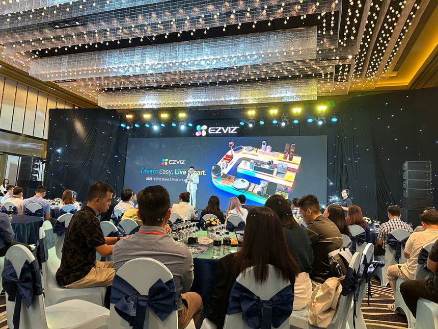 Các thiết bị thông minh khiến người dùng "đứng hình": Camera biết cảnh báo người lạ, robot vượt chướng ngại vật siêu đỉnh! - Ảnh 3.