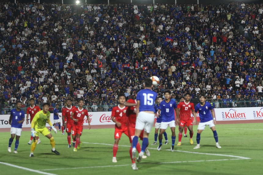 CĐV gào hét gọi tên Honda, xin U22 Campuchia làm điều đặc biệt - Ảnh 7.