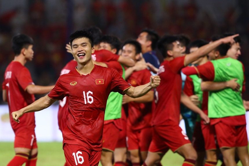 'Chạm mặt' HLV Troussier, thầy Park phản ứng ra sao khi U22 Việt Nam ghi bàn? - Ảnh 7.