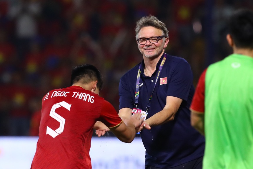 'Chạm mặt' HLV Troussier, thầy Park phản ứng ra sao khi U22 Việt Nam ghi bàn? - Ảnh 8.