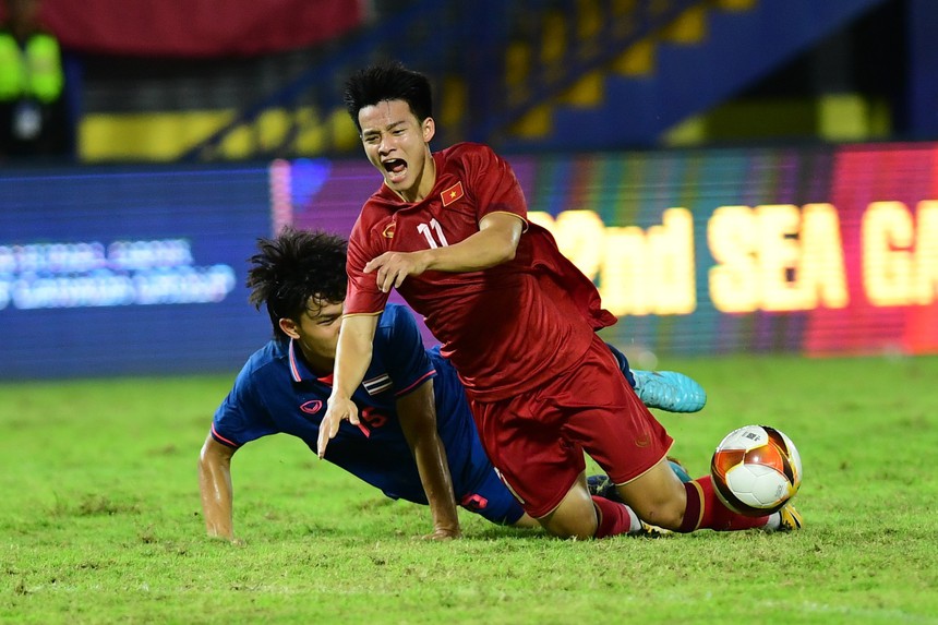 'Chạm mặt' HLV Troussier, thầy Park phản ứng ra sao khi U22 Việt Nam ghi bàn? - Ảnh 5.