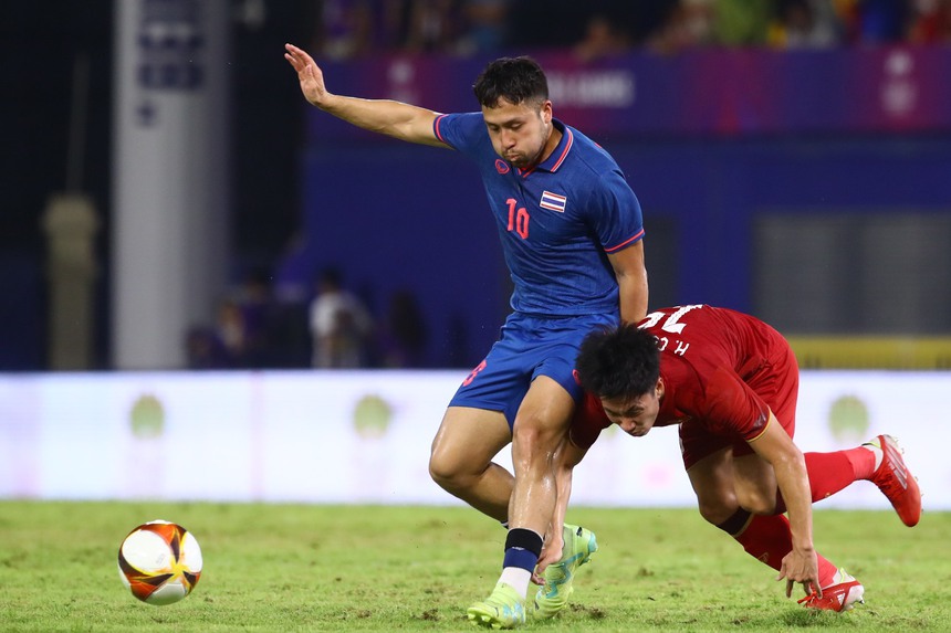 Sai lầm xuất hiện, U22 Việt Nam hòa Thái Lan, đụng mặt Indonesia ở bán kết - Ảnh 1.